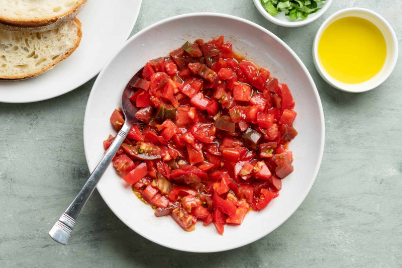 How to Make Classic Tomato Bruschetta